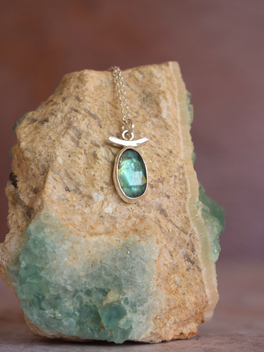 Haven Necklace II - Emerald Green Kyanite