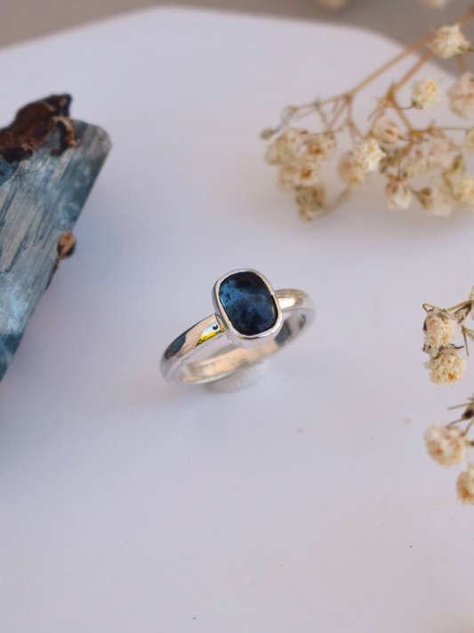 Lunor Ring - Teal Kyanite