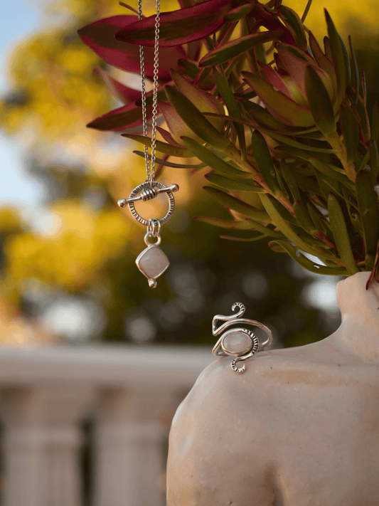 Moonstone: A Gemstone of Intuition, Balance, and Inner Strength
