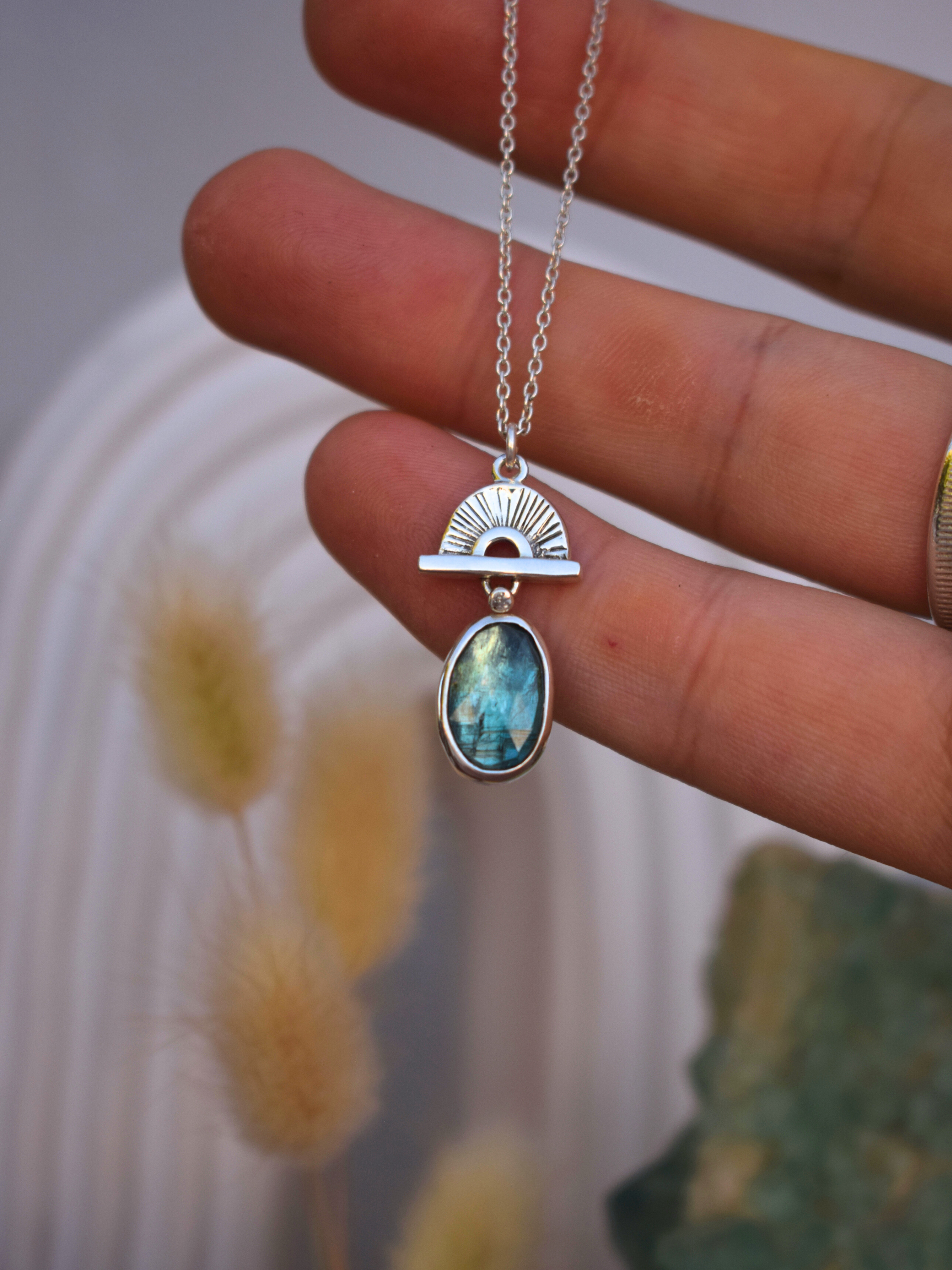 Horizon Pendant - Emerald Green Kyanite