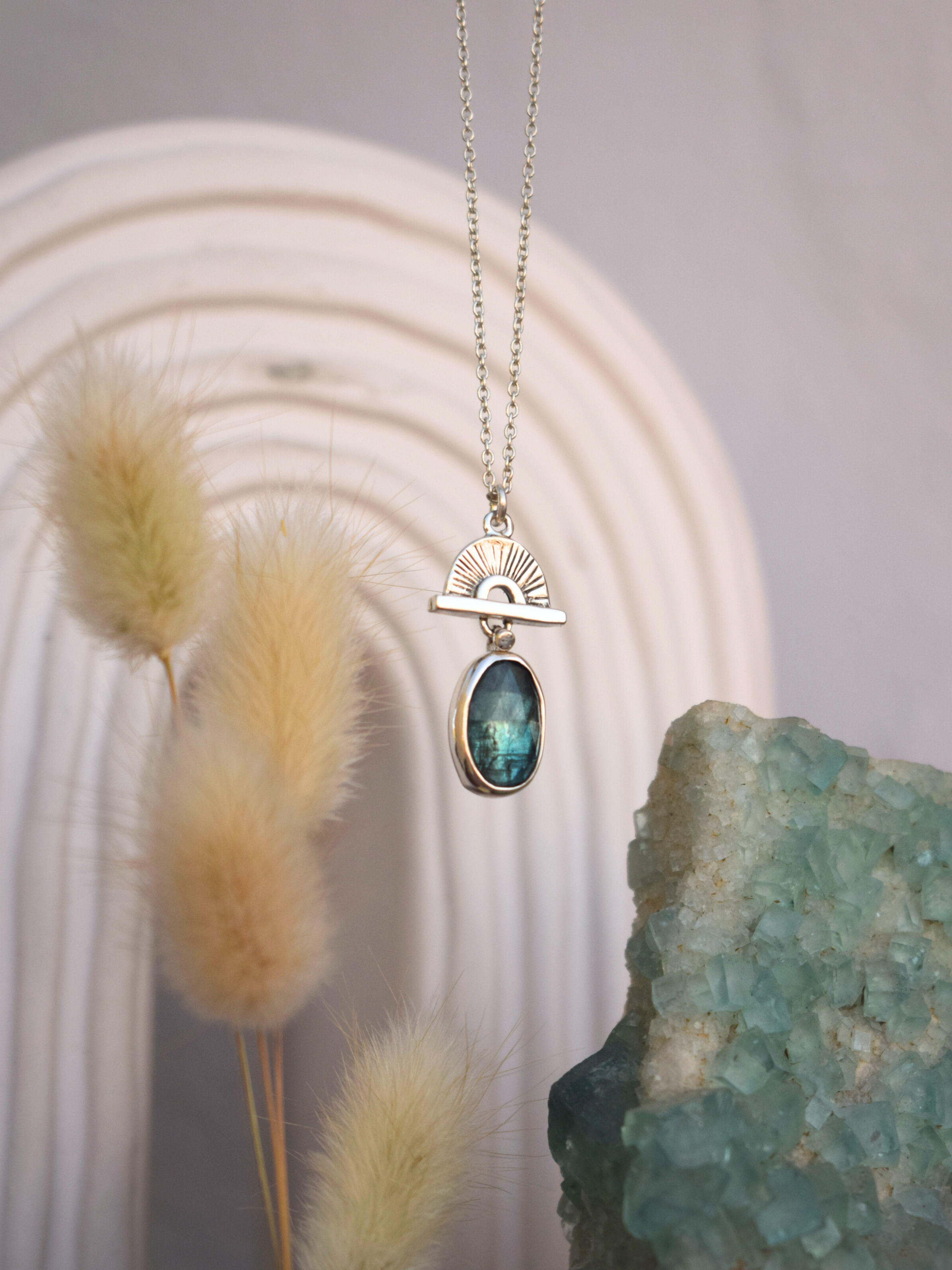 Horizon Pendant - Emerald Green Kyanite