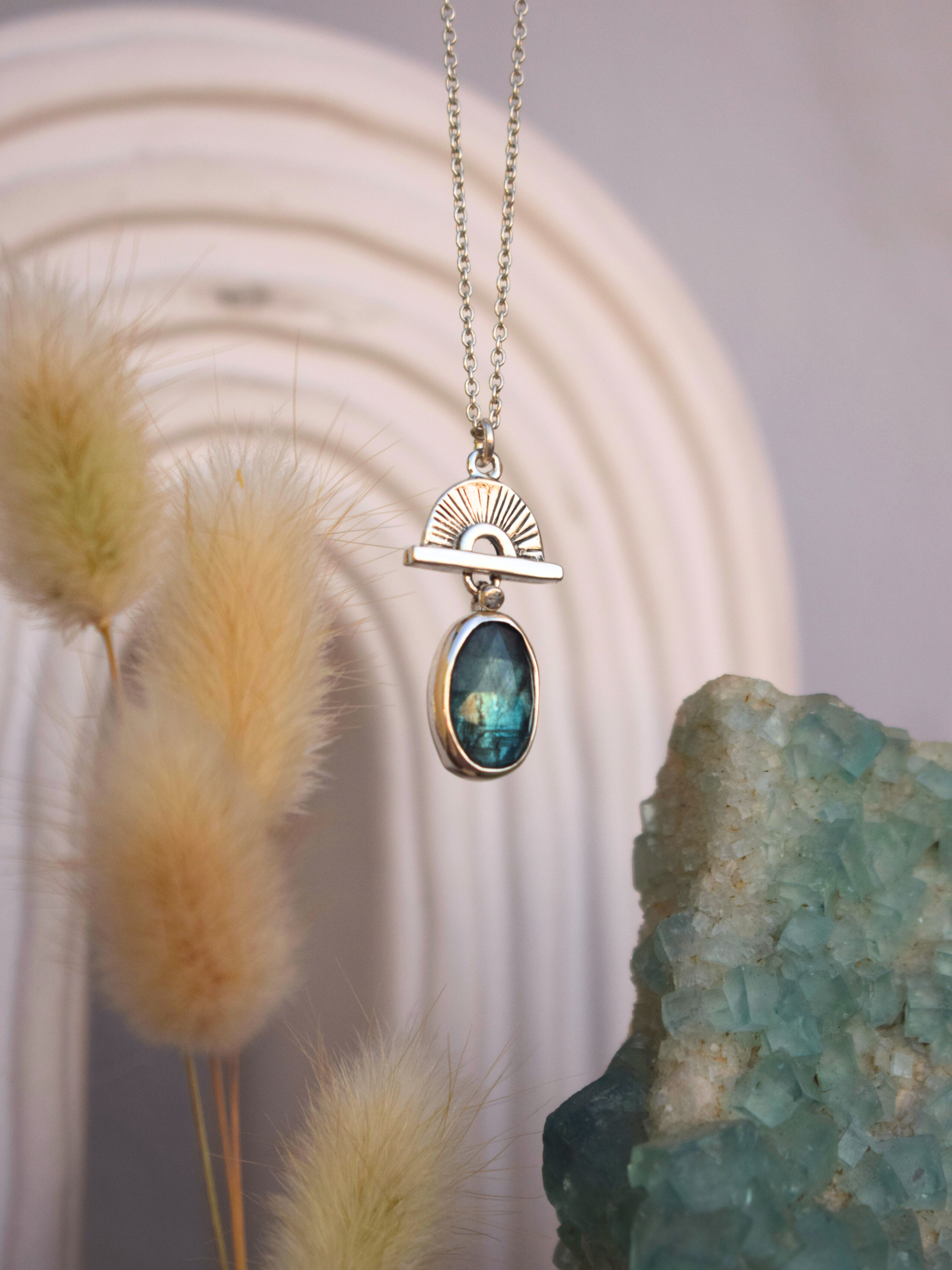 Horizon Pendant - Emerald Green Kyanite