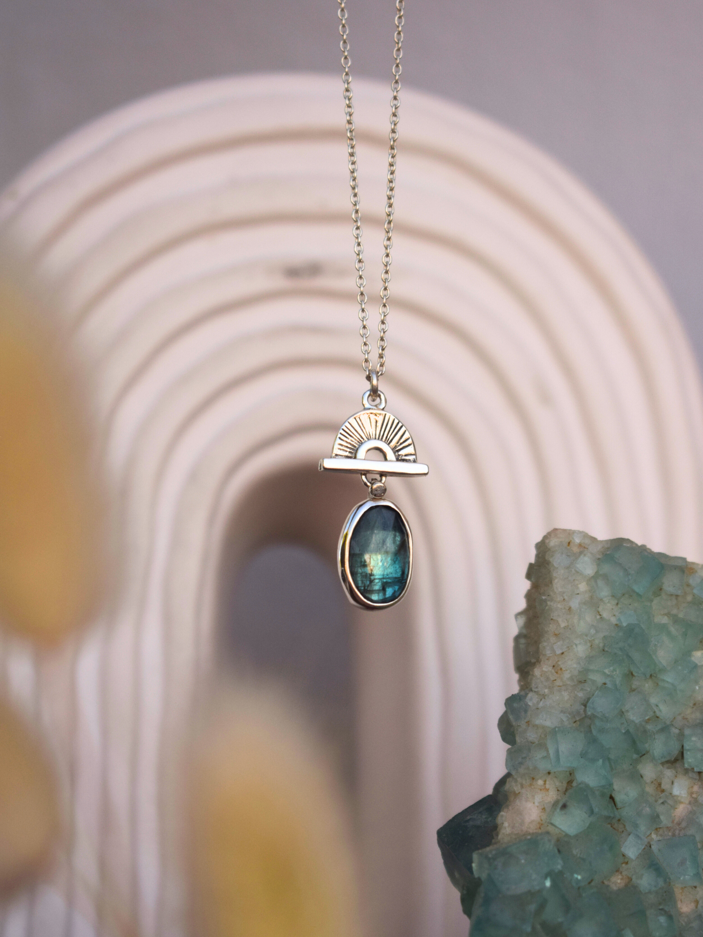 Horizon Pendant - Emerald Green Kyanite