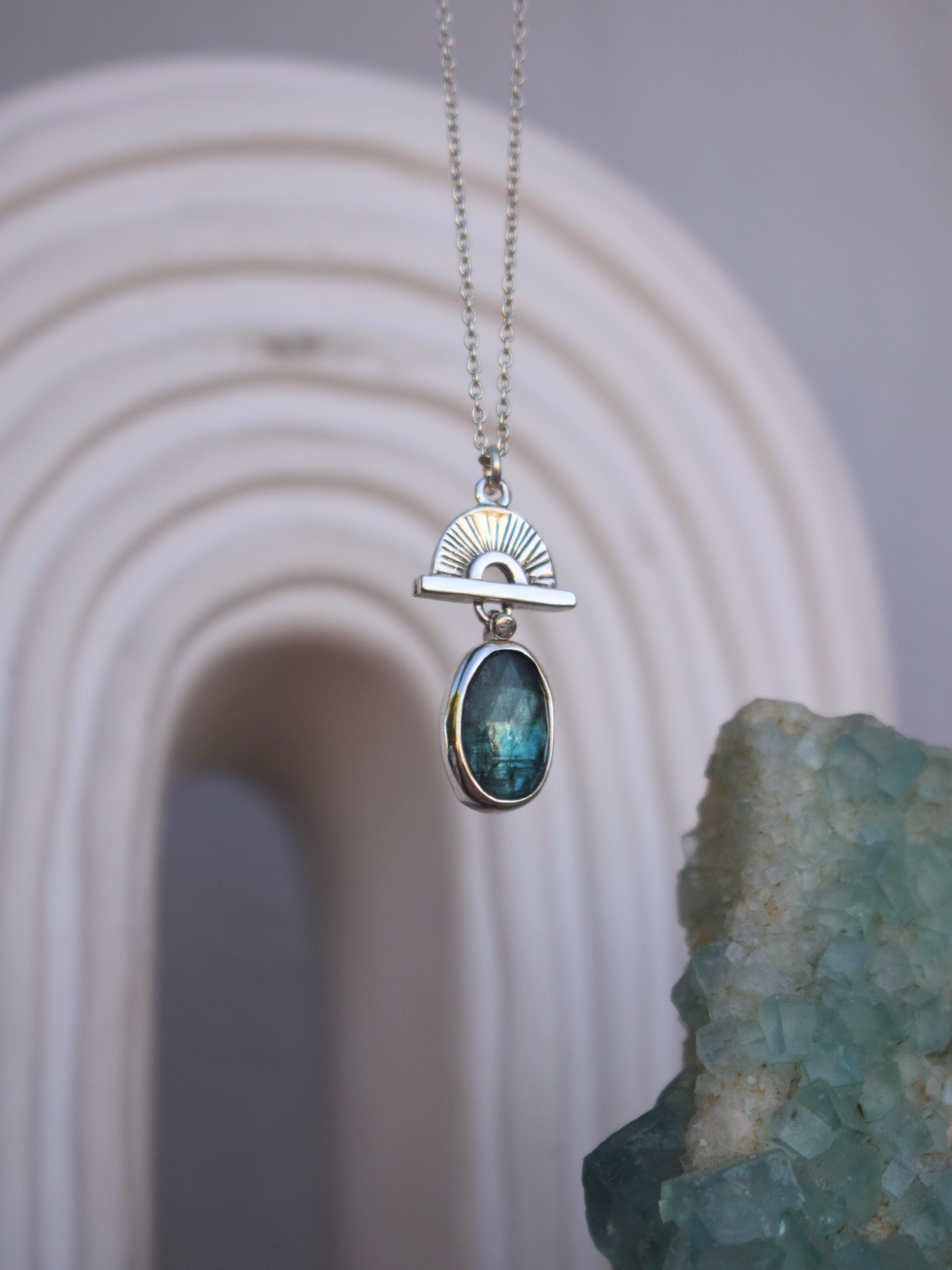 Horizon Pendant - Emerald Green Kyanite