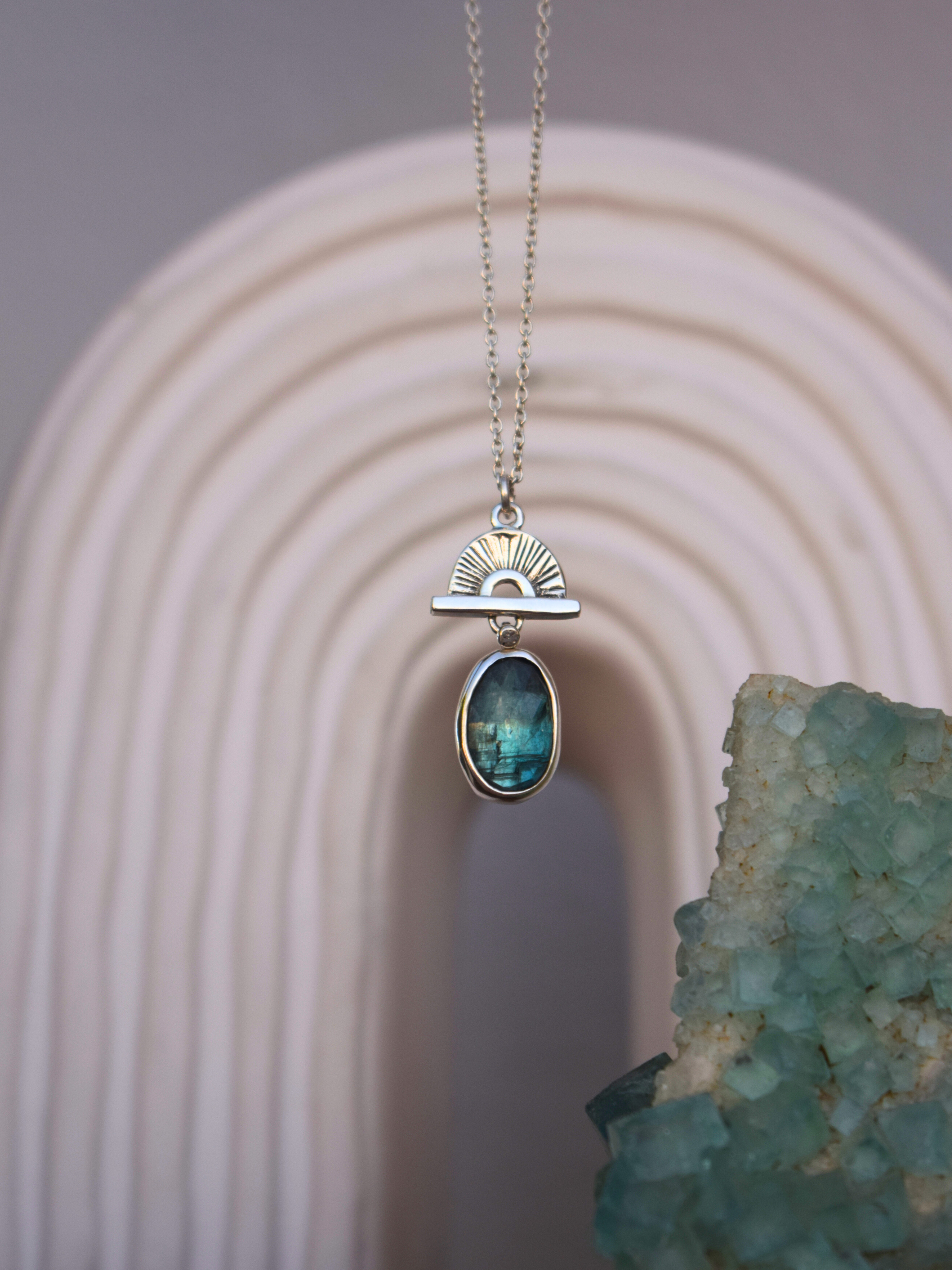 Horizon Pendant - Emerald Green Kyanite