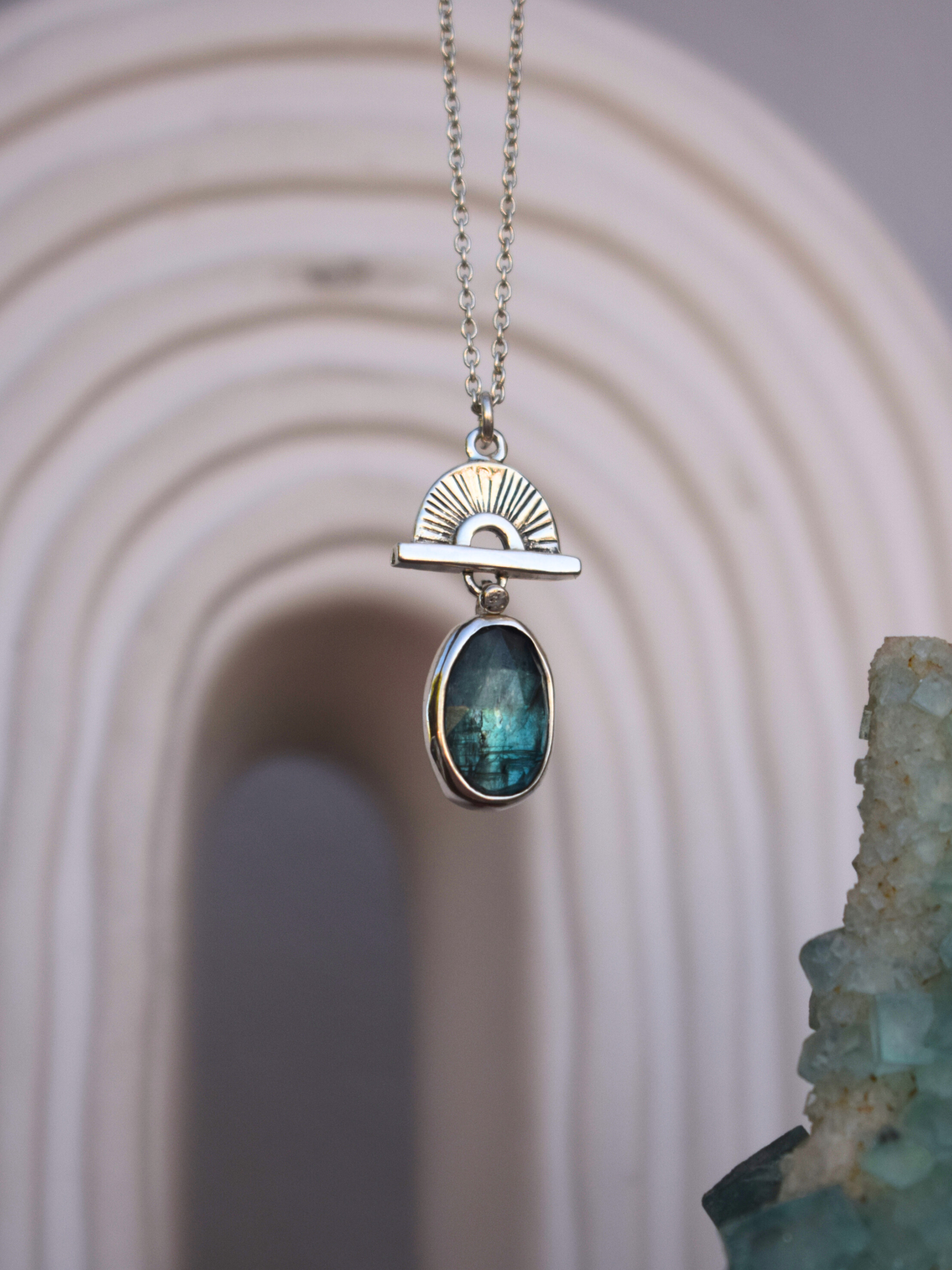 Horizon Pendant - Emerald Green Kyanite