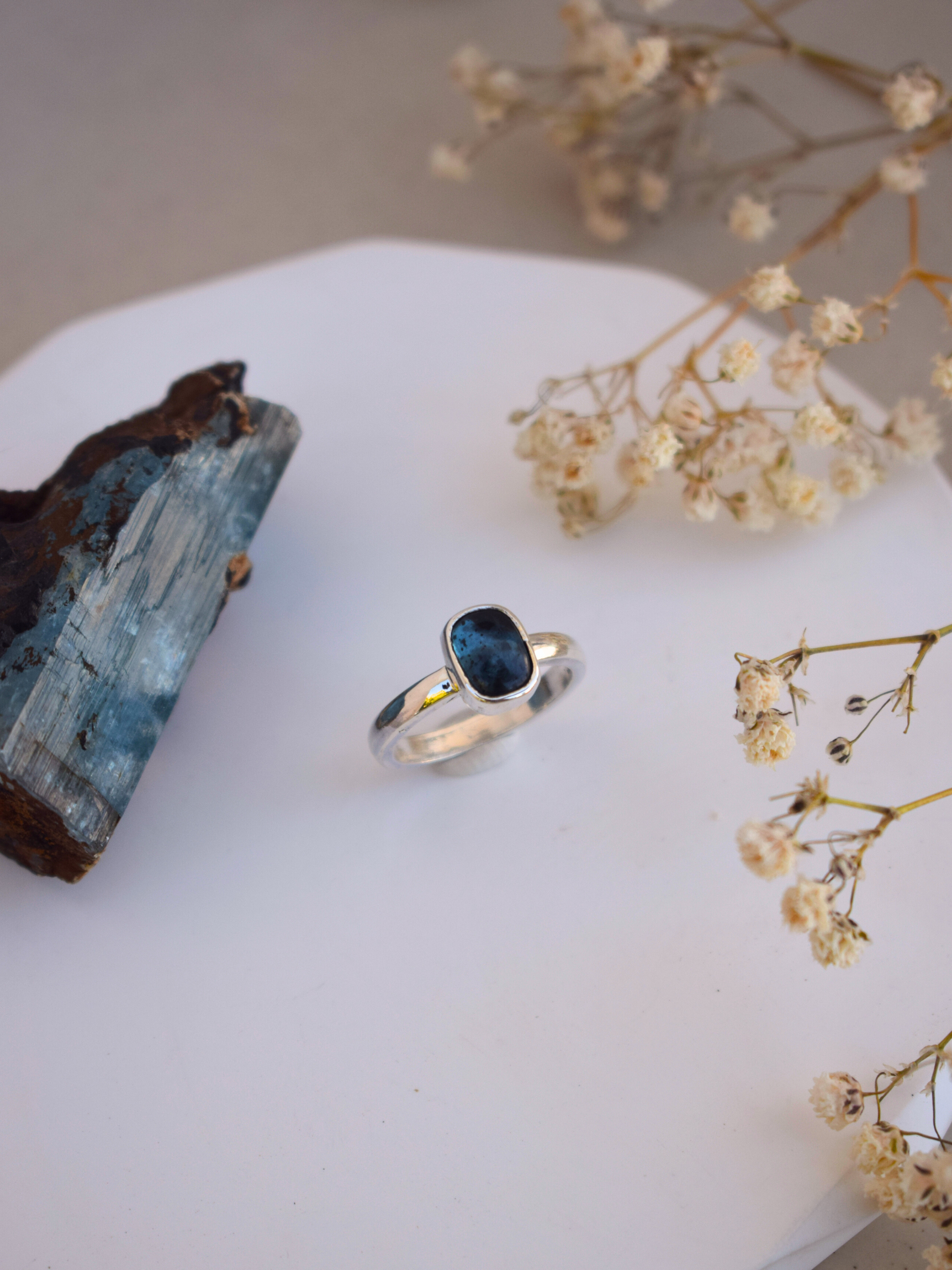 Lunor Ring - Teal Kyanite