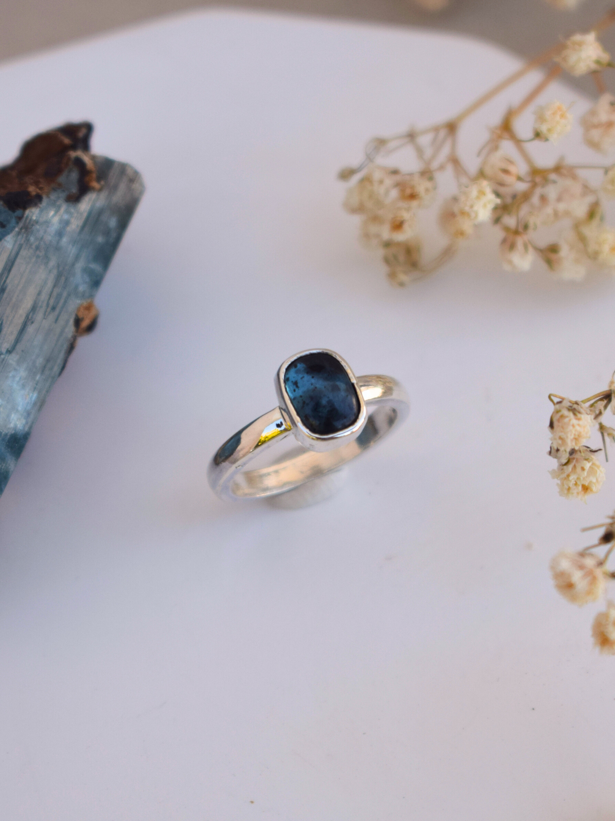 Lunor Ring - Teal Kyanite